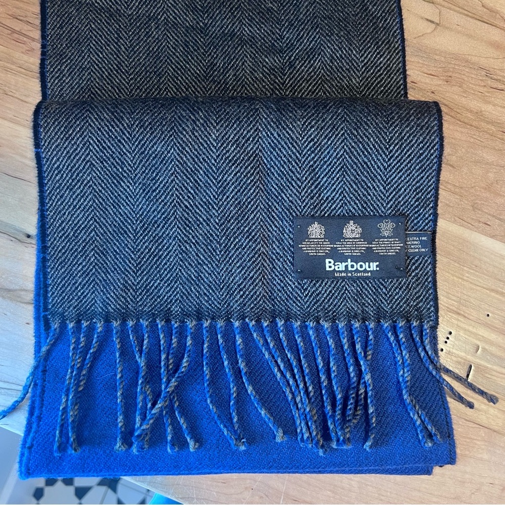 Barbour Extra Fine Merino Wool Scarf – Made in Scotland – Reversible 100% Wool